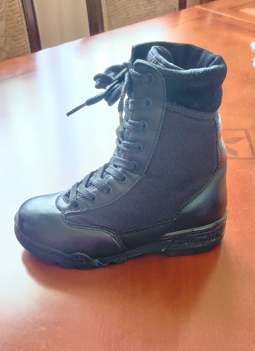 Черевики, кросівки для дівчинки