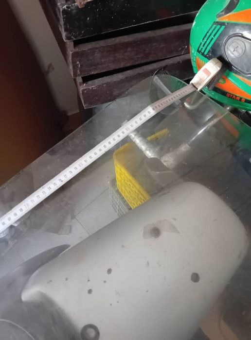 Parabrisas antigo de carro sem identificação de modelo