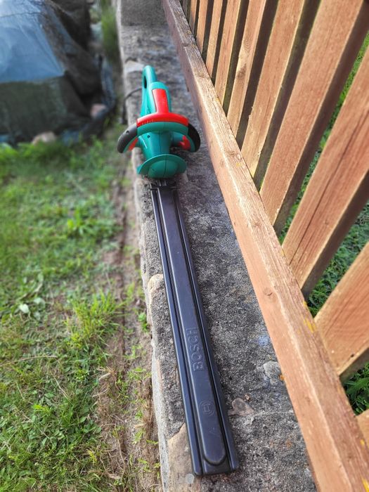 Bosch AHS 550-24 ST elektryczne nożyce do żywopłotu