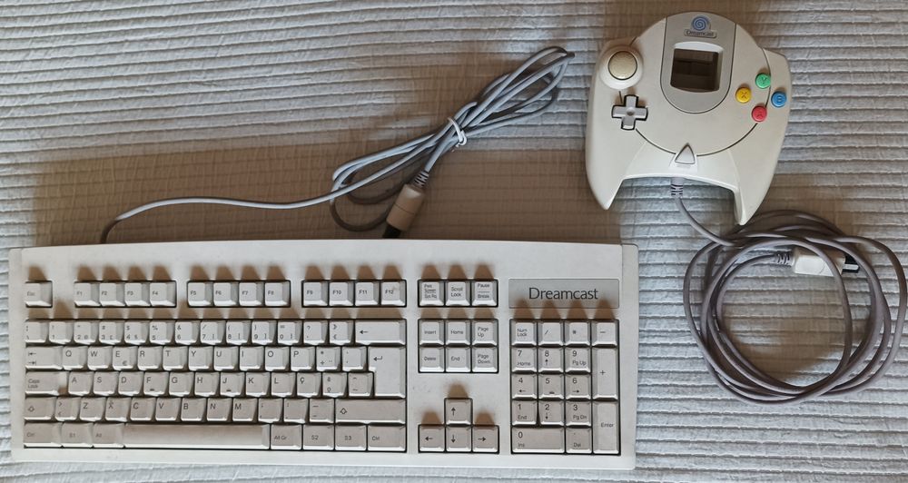 Pack Sega Dreamcast: Comando Original + Teclado PT + CD DreamOn Vol. 1