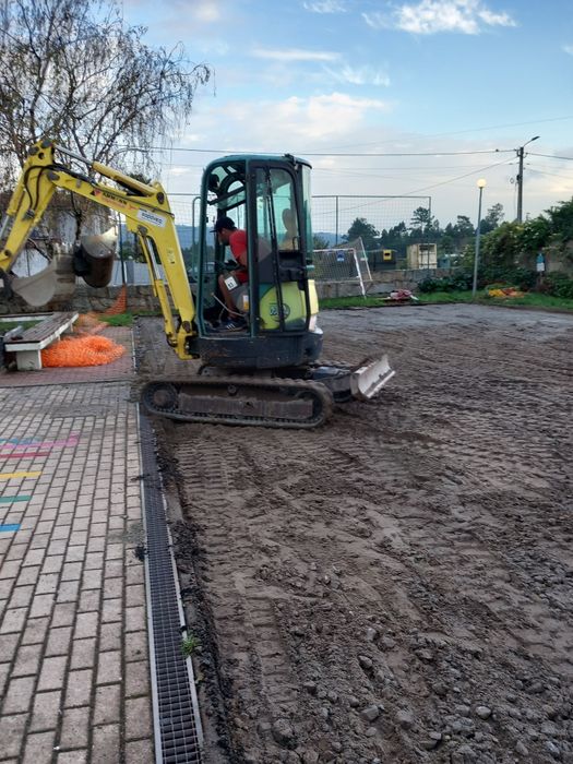 Demolições, aterros e desaterros