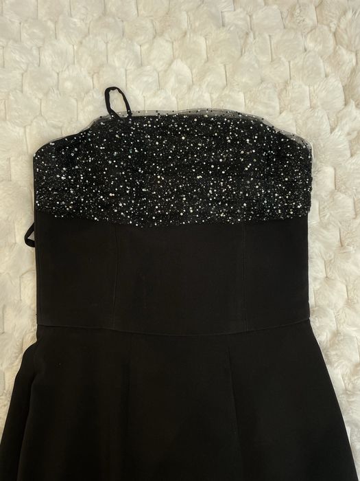 Sukienka na studniówkę z kryształkami i wiązaniem na plecach