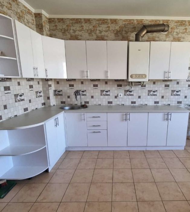 Продаж великої 3 кімнатной квартири Росвигово.