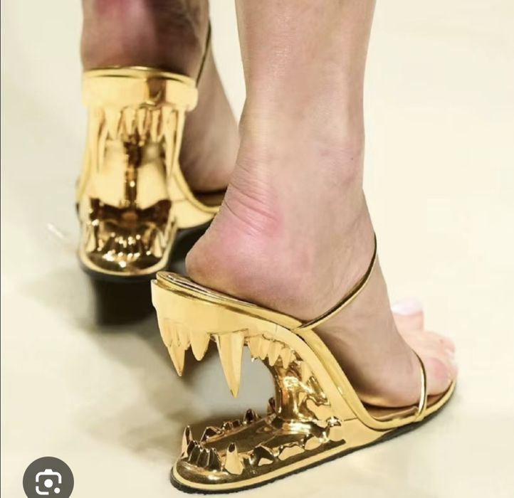 Japonki typu GCDS Morso Hell Thong