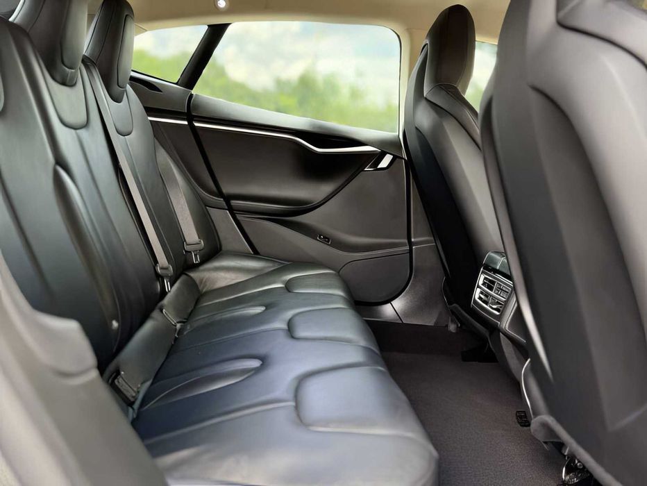 Tesla Model S      2014