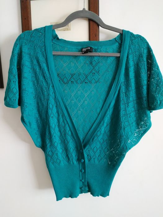 Casaco malha azul turquesa e top alças