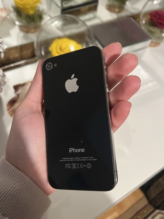 Vendo telemoveis antigos, iPhone 4 e iPhone SE