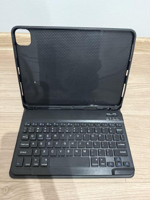 Etui z klawiaturą do iPad 10.9” / 11” + miejsce na Apple Pencil