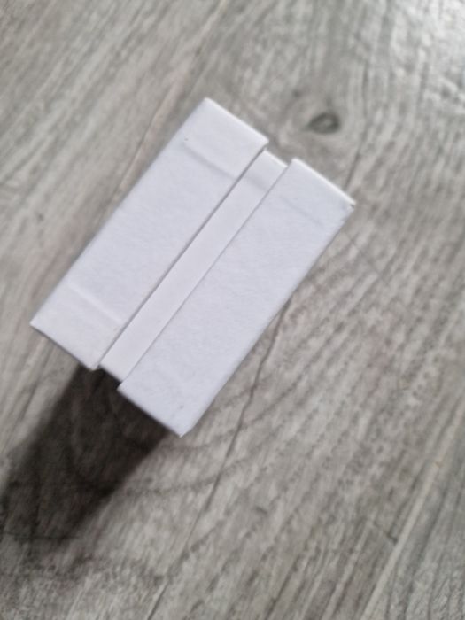 Nowe małe białe pudełko Calvin Klein