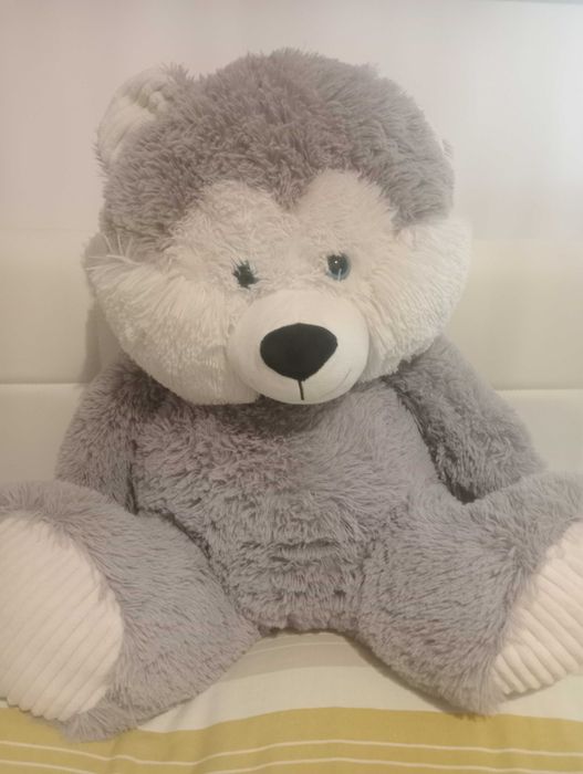 Urso grande em peluche cinzento
