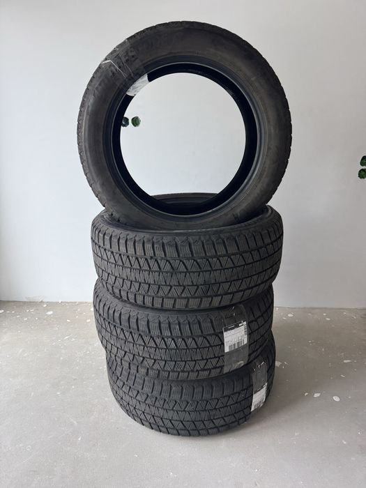 Зимова резина гума комплект Bridgestone Blizak DM-V3 275/50 R21