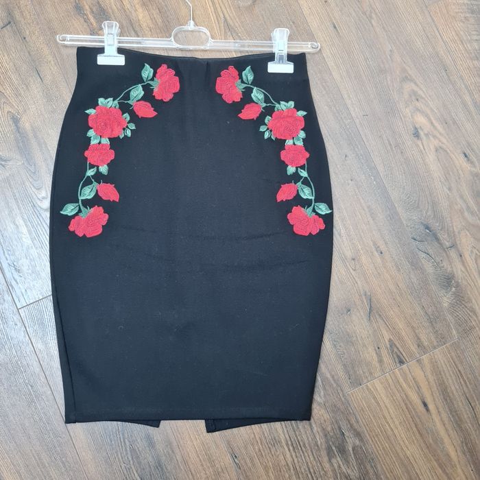 Czarna ołówkowa spódnica rozmiar S