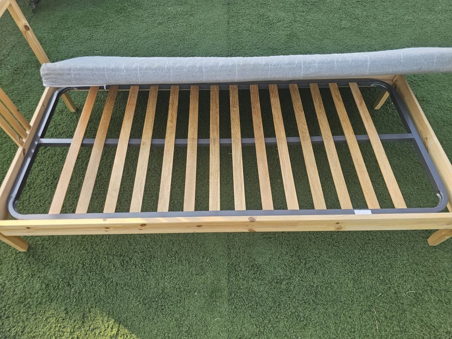 Cama criança em Madeira + estrado metálico + colchão