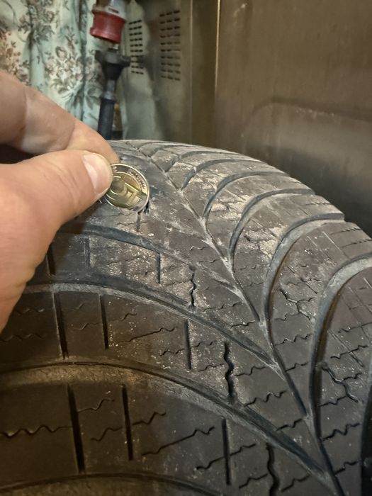 Sprzedam bardzo ładne opony całoroczne 225/50R17