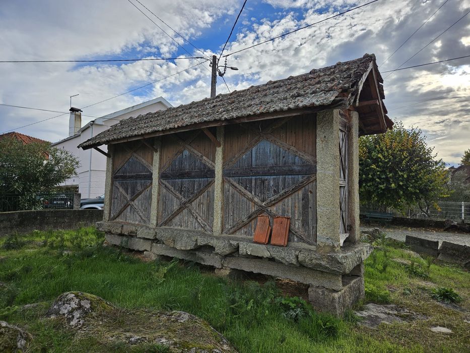 Lote para casa, jardim e quintal com canastro