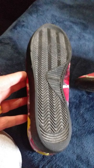 Sapatos/tenis ADIDAS em ótimo estado