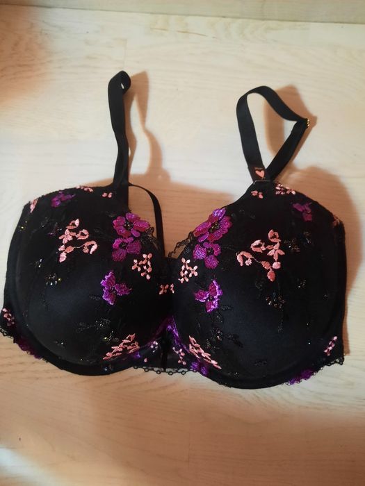 Новый бюстгалтер Victoria's Secret 34DDD