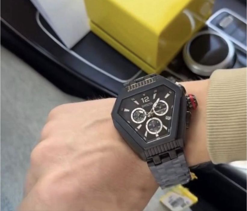 Швейцарський чоловічий годинник Invicta