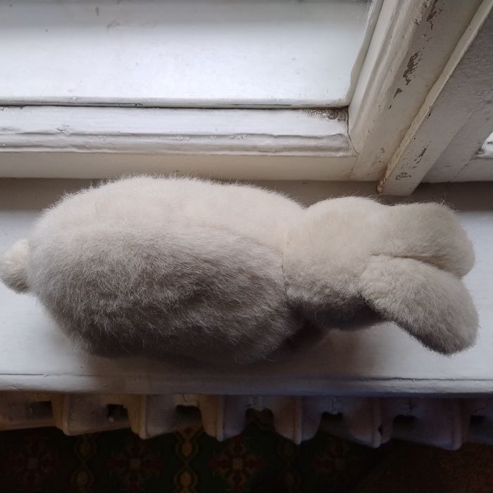 м'яка іграшка - кролік