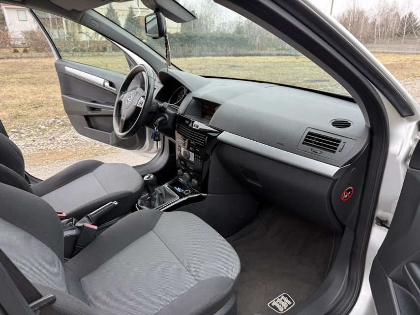 Продам Opel Astra H Station Wagon 1.7d 2010г