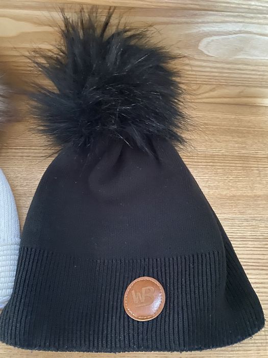 Czapka 2 szt biala i czarna