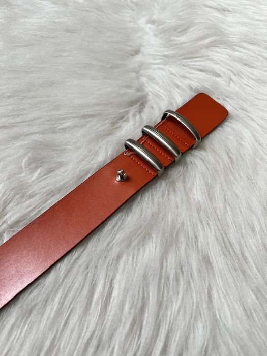 Damski pasek z ciekawą klamrą