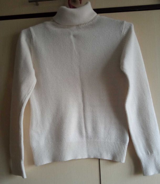 Теплый женский свитер