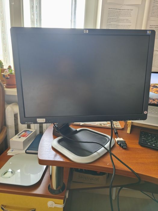 Монітор HP 22 дюйми з обертовим механізмом