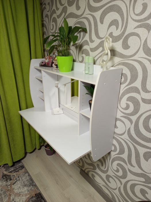 Продам стол в отличном состоянии.