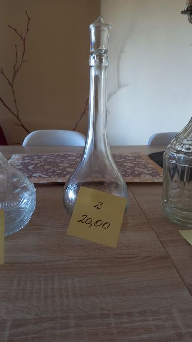 Garrafas de vidro e cristal