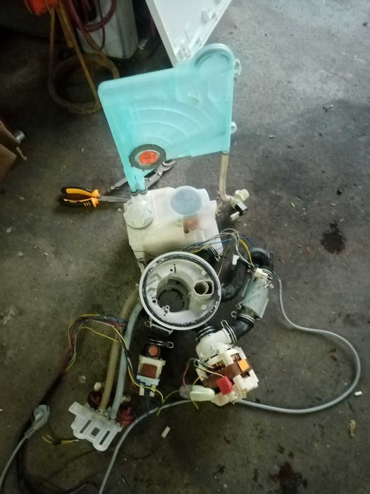 Máquina de lavar loiça zanussi