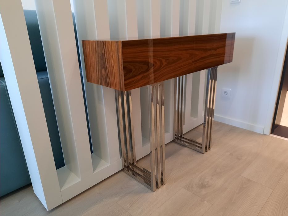 Consola Pau Ferro Alto Brilho e Inox Polido
