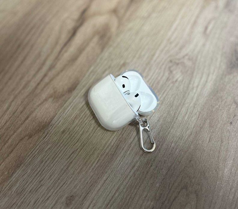 Прозорий чохол з карабіном для AirPods 4