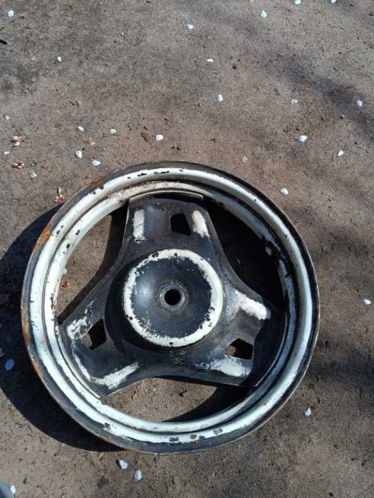 Продам  задній  і передній диск,покришки на сузукі і сепія,адрес,хонда