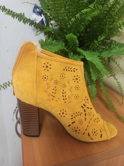 Botki zamszowe bez palców