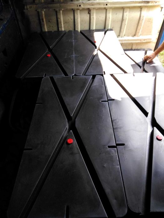 Pływaki do pomostu pływającego