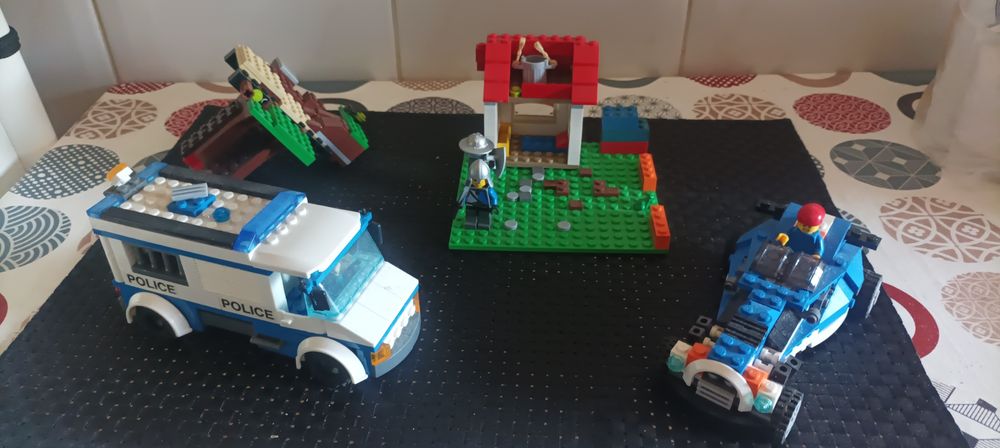 Carrinhos e peças da lego