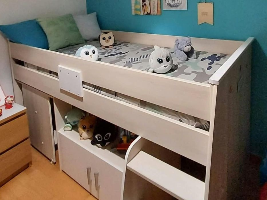 Cama juvenil com secretária e com colchão incluído