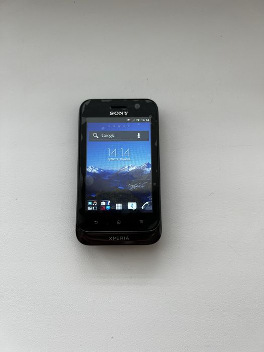 Sony ST21i это компактный телефон с хорошей аккумуляторной батареей и отличным приемом сотовой связи GSM.
