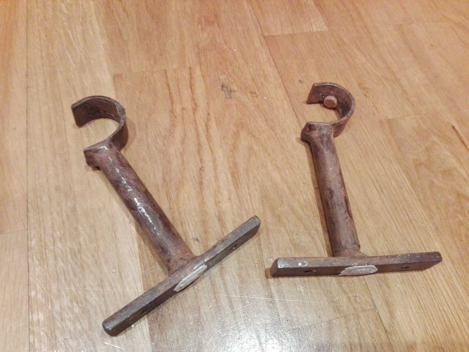 Varão, suportes e terminais em ferro, rústico