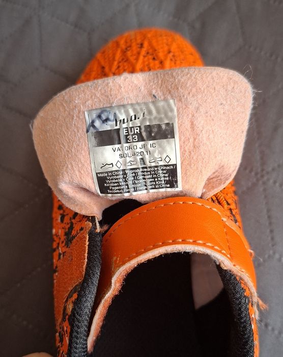 4. Halówki, buty halowe marki Huari model vatoro jr ic, rozm. 33