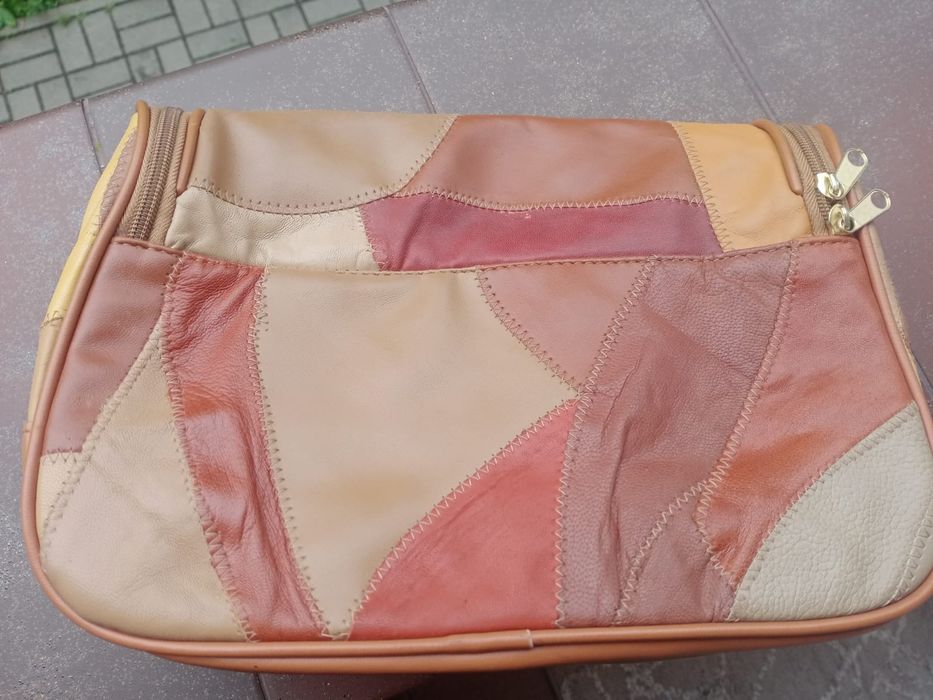 Pilnie ). Skórzana torebka Kosmetyczka