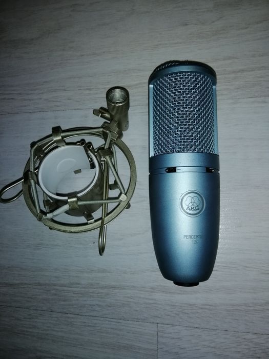 AKG Perception P120