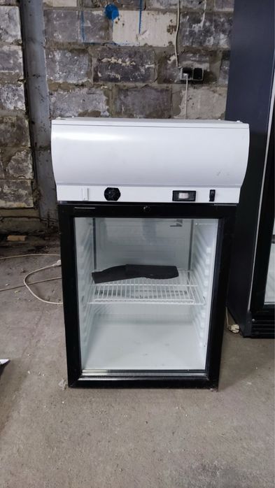 Холодильна вітрина холодильна шафа