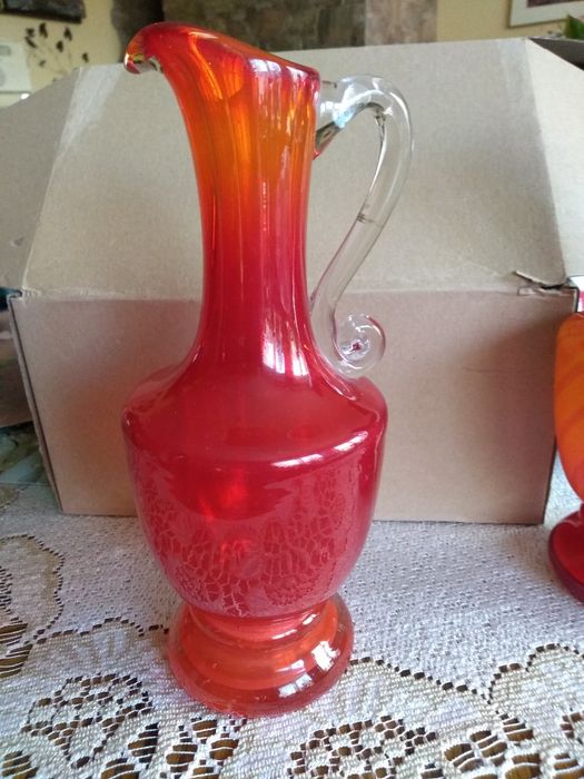 Piękny dzban szkło kolorowe