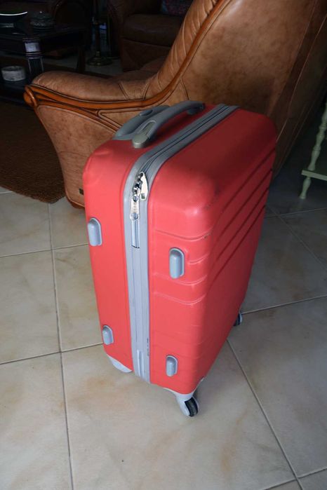 Medium Red Hard-Sided Trolley64176291530625121