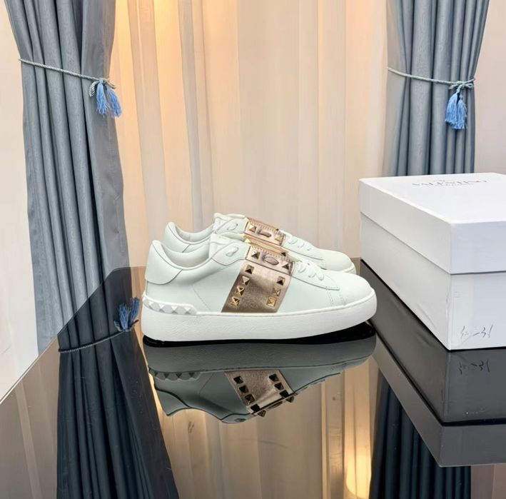 Кросівки Valentino