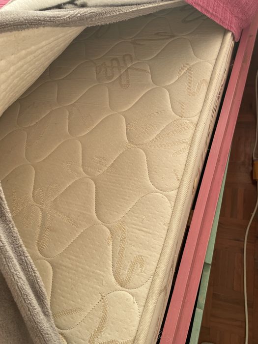 Cama de criança em madeira maciça com gavetãoe e colchao molaflex