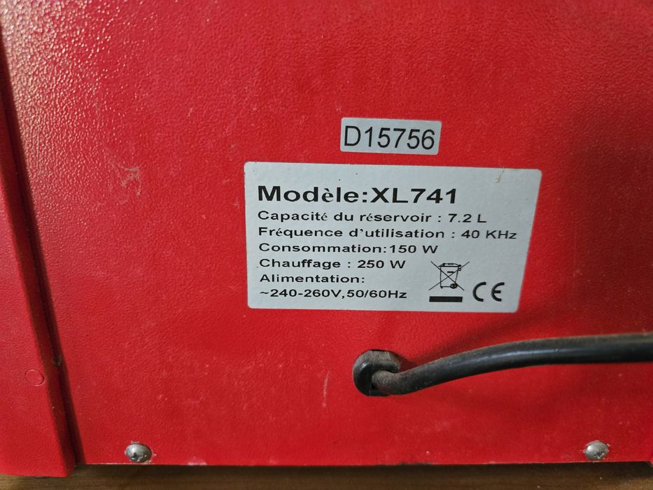 Limpador Ultrassónico  com aquecimento como novo
Capacidade 7.2L, frequência 40kHz, com aquecimento.
Ideal para limpar peças mecânicas,