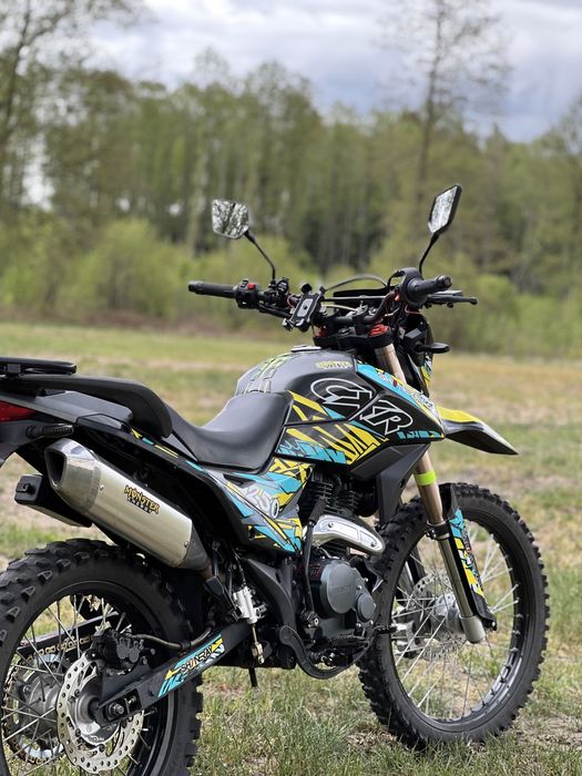 Продам кросовий мотоцикол Shineray 250 6c